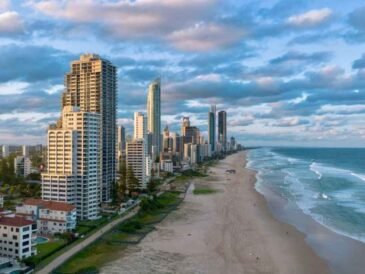 How to Experience the Best of the Gold Coast at Night