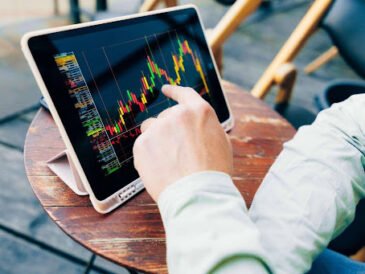 How Futures Contracts Differ From Spot Trading